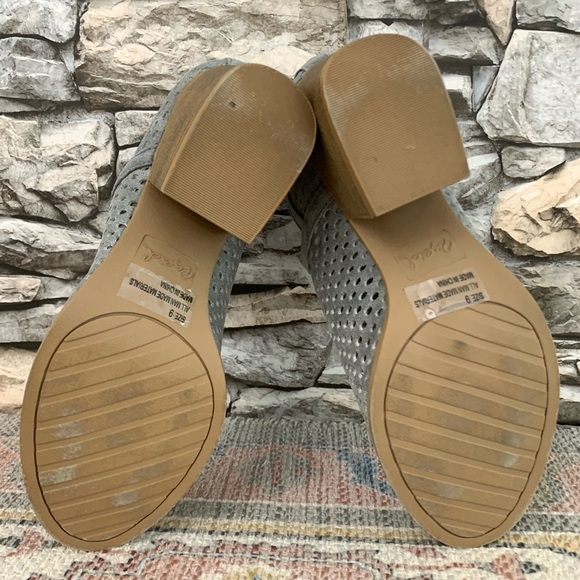 #9 Qupid Perforated Gray Steel Cut Peep Toe Distressed Booties Heels Shoes 9 - Picture 5 of 7